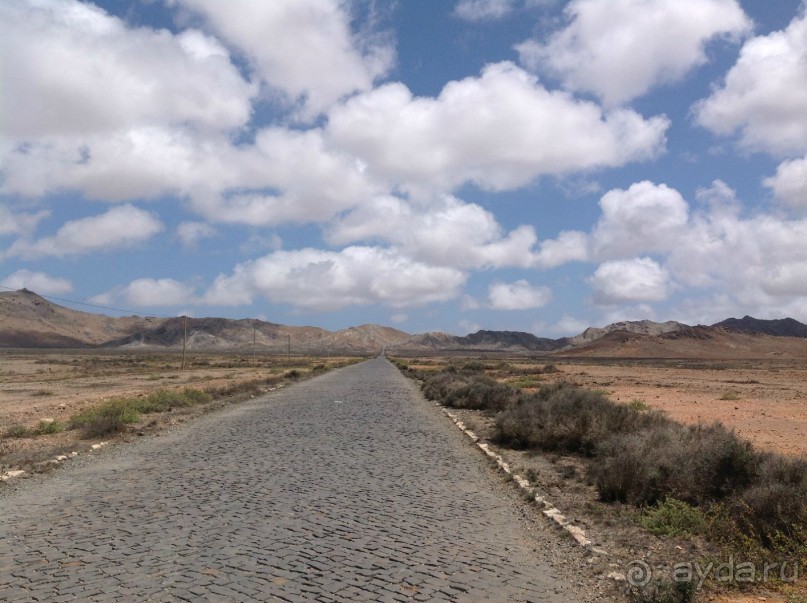 песчаный замок на побережье океана