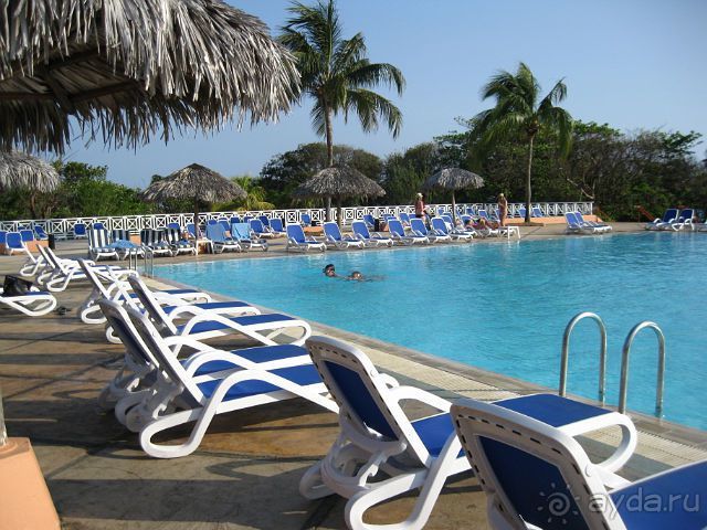 бассейн у основного корпуса