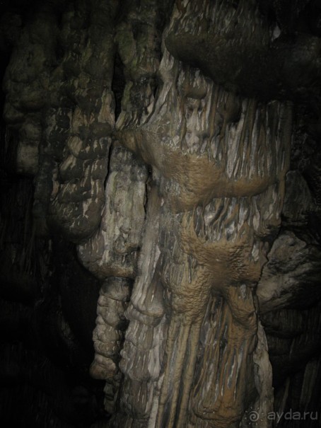 В  пещере  Зевса