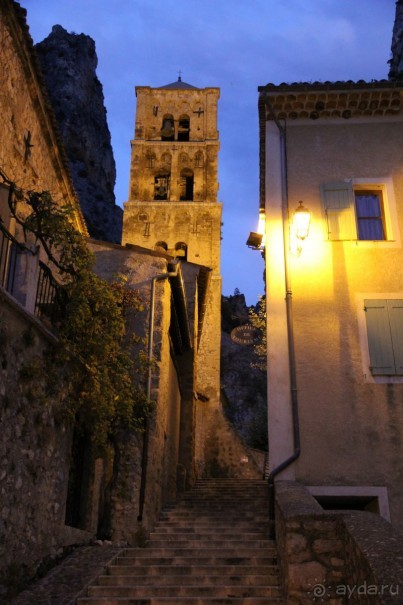 утюный отель в красивом городке