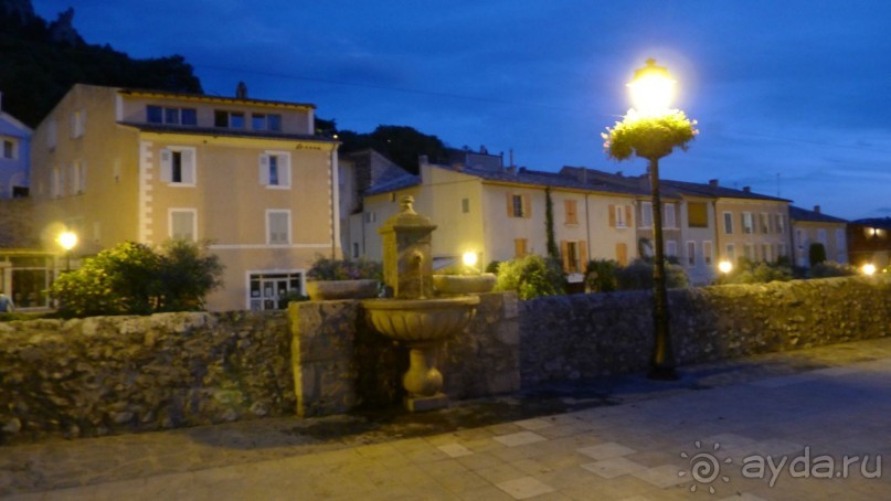 утюный отель в красивом городке