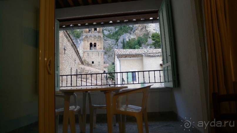 утюный отель в красивом городке