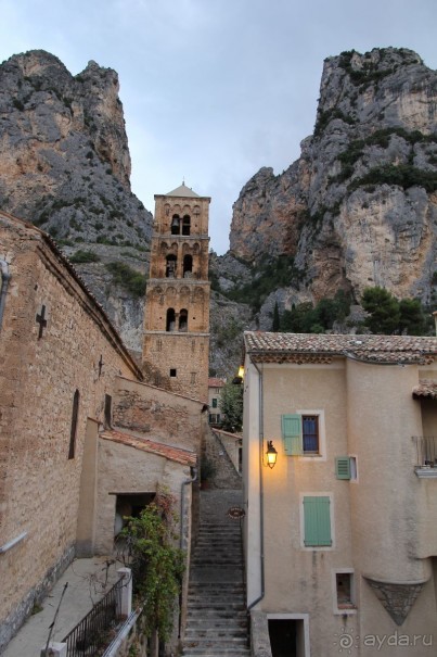 утюный отель в красивом городке