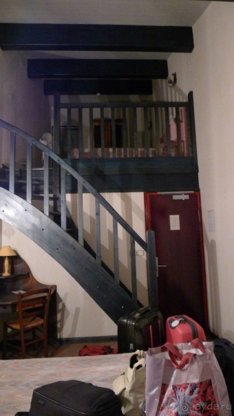 утюный отель в красивом городке