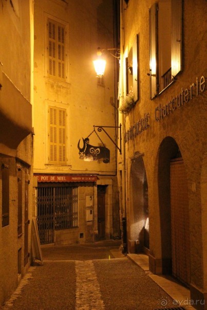 утюный отель в красивом городке