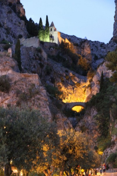 утюный отель в красивом городке