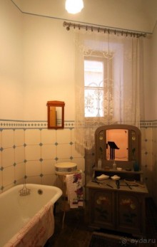 Рига, Юрмала. Интересные места Латвии: рододендроны, витая лестница, черепаха и дама в шляпе. 