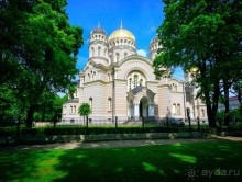 Рига, Юрмала. Интересные места Латвии: рододендроны, витая лестница, черепаха и дама в шляпе. 