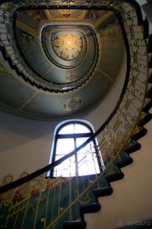 Рига, Юрмала. Интересные места Латвии: рододендроны, витая лестница, черепаха и дама в шляпе. 