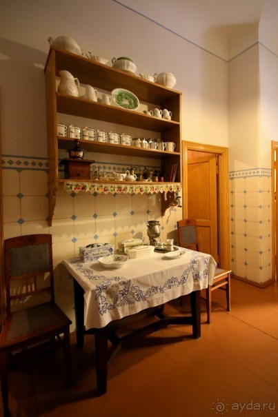 Рига, Юрмала. Интересные места Латвии: рододендроны, витая лестница, черепаха и дама в шляпе. 