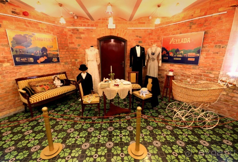 Рига, Юрмала. Интересные места Латвии: рододендроны, витая лестница, черепаха и дама в шляпе. 