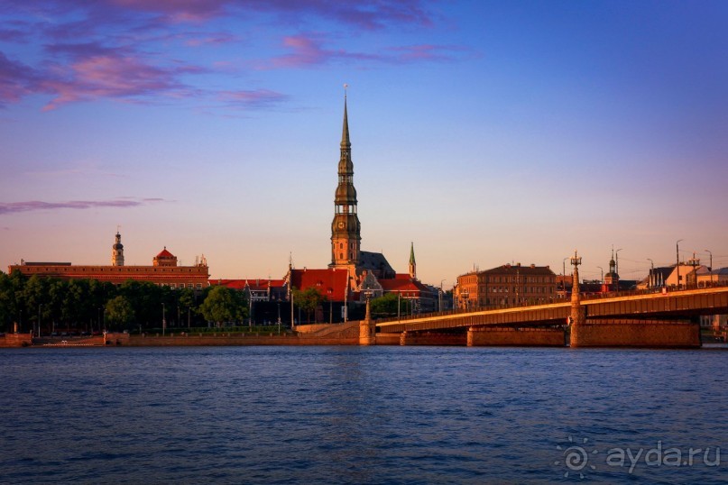 Рига, Юрмала. Интересные места Латвии: рододендроны, витая лестница, черепаха и дама в шляпе. 