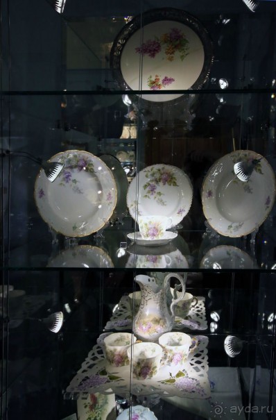 Рига, Юрмала. Интересные места Латвии: рододендроны, витая лестница, черепаха и дама в шляпе. 