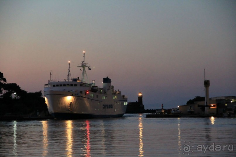 Вот на таких паромах мы и плавали в Неаполь, а оттуда Сорренто, Амальфи, Позитано по шоссе.
