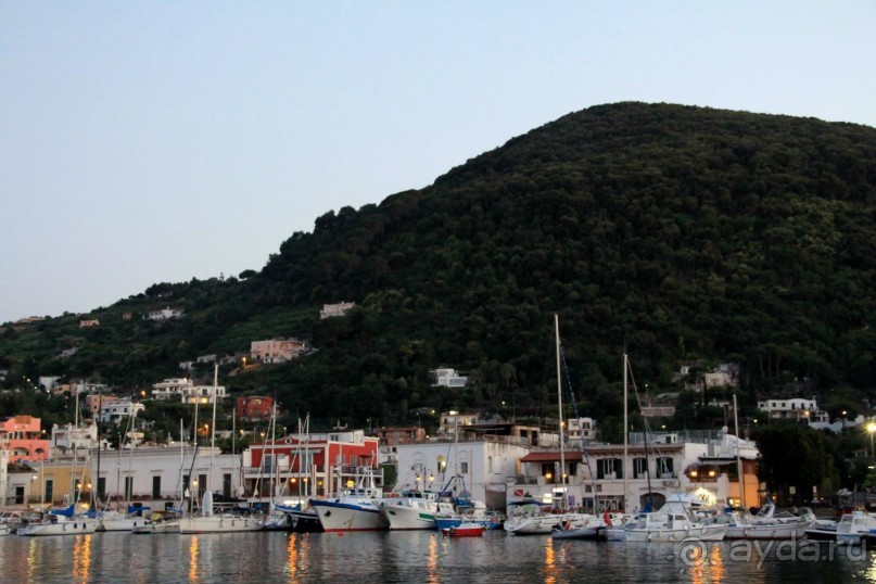 Порт Искьи вечером