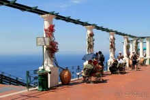 Отсюда народ все и созерцает