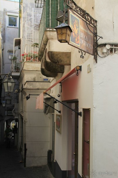 Эта улочка привела нас к вилле Беринг