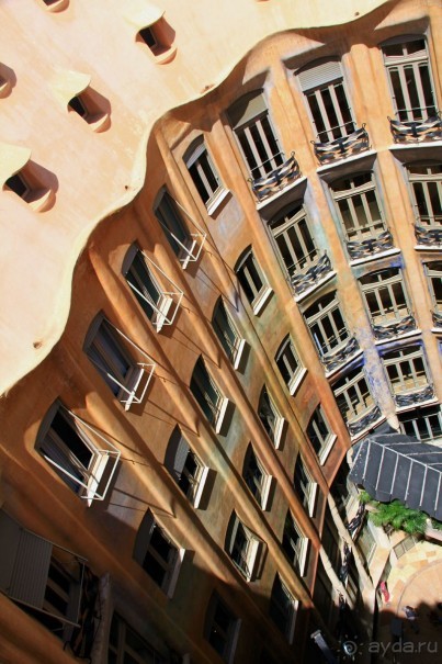 Барселона. Музеи: Дом Мила (Каменоломня) и Дом Бальо (обзор).