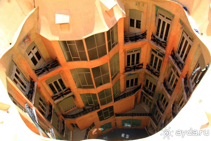 Барселона. Музеи: Дом Мила (Каменоломня) и Дом Бальо (обзор).