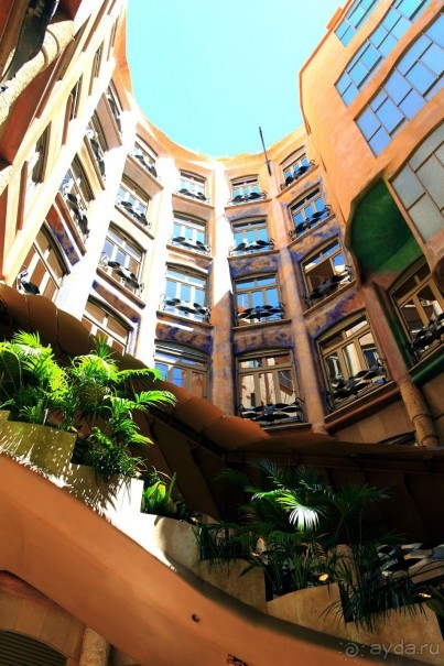 Барселона. Музеи: Дом Мила (Каменоломня) и Дом Бальо (обзор).