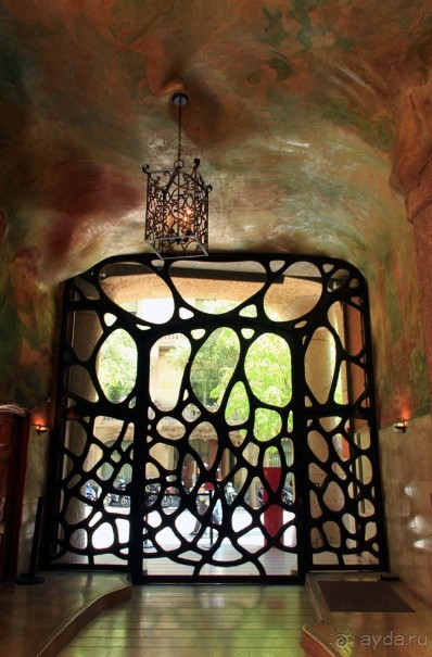 Барселона. Музеи: Дом Мила (Каменоломня) и Дом Бальо (обзор).