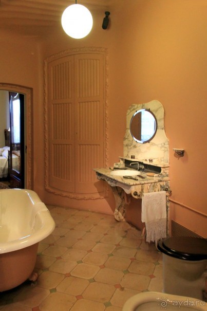 Барселона. Музеи: Дом Мила (Каменоломня) и Дом Бальо (обзор).