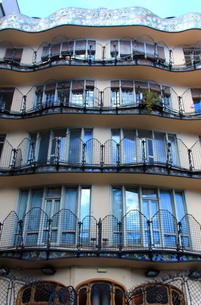 Барселона. Музеи: Дом Мила (Каменоломня) и Дом Бальо (обзор).