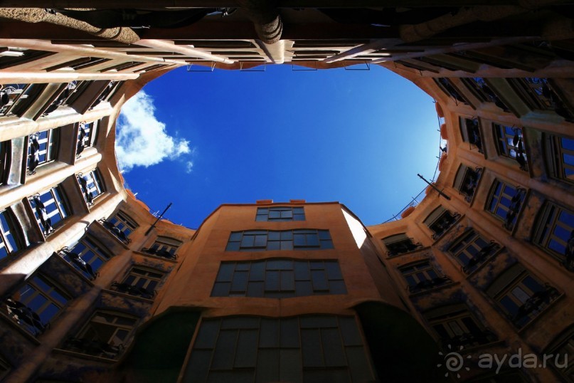 Барселона. Музеи: Дом Мила (Каменоломня) и Дом Бальо (обзор).