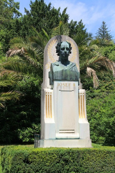 Памятник императору Иосифу