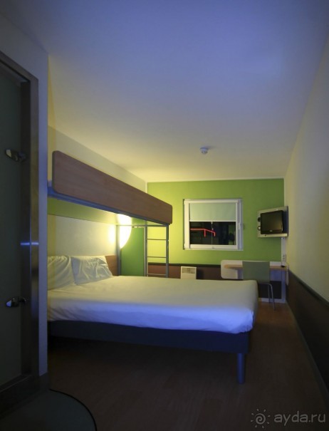 Недорогой, понятный отель, который может принести пользу вдумчивому путешественнику.