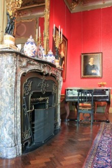 Музей Ван Лоона, Музей Гелвинка Хинлопена, Музей Виллета Холтхюйзена в Амстердаме.