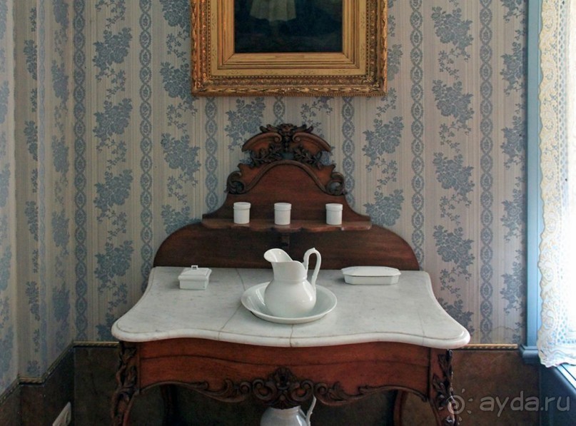 Музей Ван Лоона, Музей Гелвинка Хинлопена, Музей Виллета Холтхюйзена в Амстердаме.