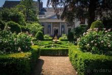 Музей Ван Лоона, Музей Гелвинка Хинлопена, Музей Виллета Холтхюйзена в Амстердаме.