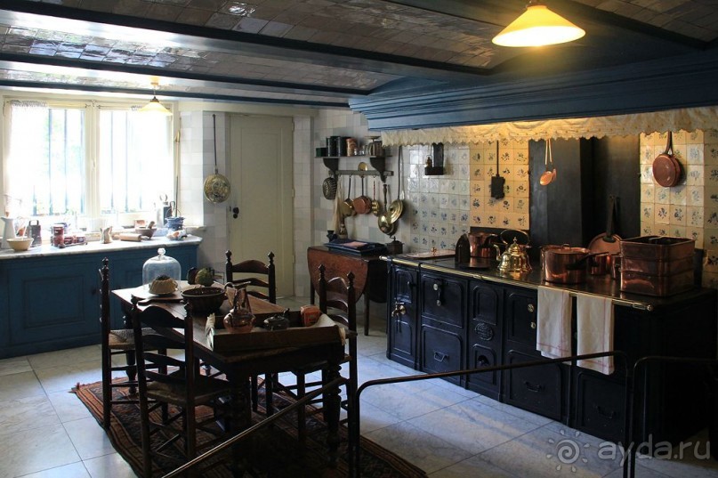 Музей Ван Лоона, Музей Гелвинка Хинлопена, Музей Виллета Холтхюйзена в Амстердаме.