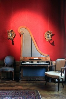 Музей Ван Лоона, Музей Гелвинка Хинлопена, Музей Виллета Холтхюйзена в Амстердаме.