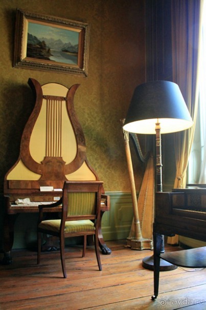 Музей Ван Лоона, Музей Гелвинка Хинлопена, Музей Виллета Холтхюйзена в Амстердаме.