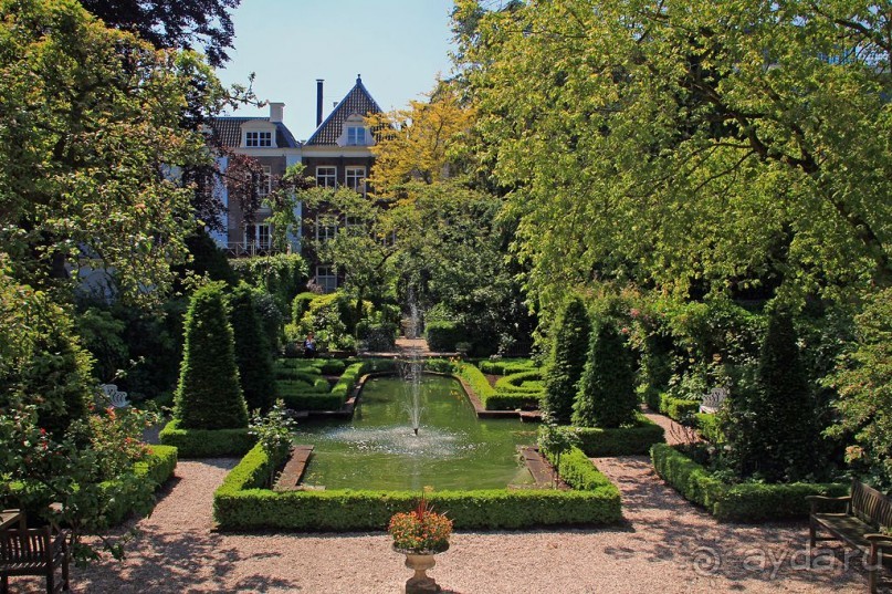 Музей Ван Лоона, Музей Гелвинка Хинлопена, Музей Виллета Холтхюйзена в Амстердаме.