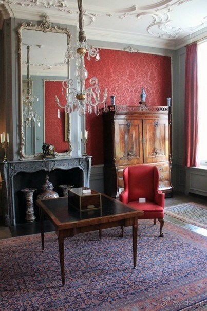 Музей Ван Лоона, Музей Гелвинка Хинлопена, Музей Виллета Холтхюйзена в Амстердаме.