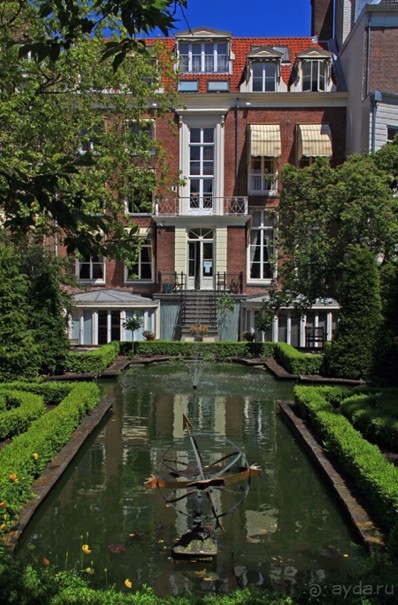 Музей Ван Лоона, Музей Гелвинка Хинлопена, Музей Виллета Холтхюйзена в Амстердаме.