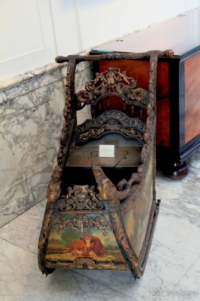 Музей Ван Лоона, Музей Гелвинка Хинлопена, Музей Виллета Холтхюйзена в Амстердаме.