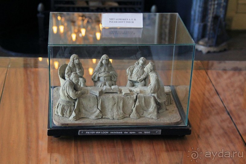 Музей Ван Лоона, Музей Гелвинка Хинлопена, Музей Виллета Холтхюйзена в Амстердаме.