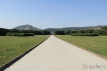 Начало пути. Вид на аллею с фонтанами