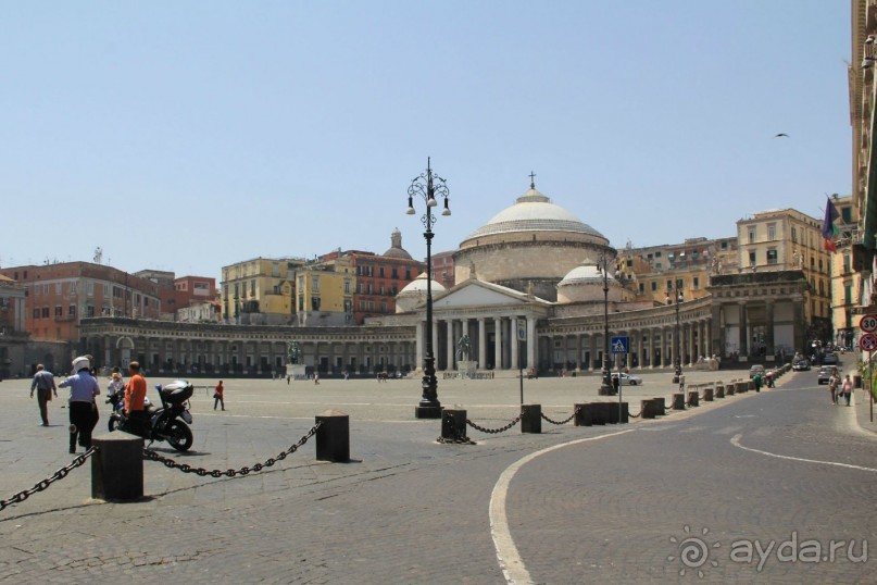 Площадь Плебесцита и вид на Пантеон