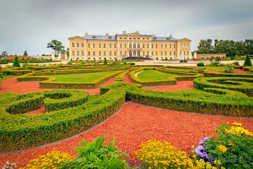 Рига, окрестности. Рундальский дворец и сад. Архитектор Франческо Бартоломео Растрелли.