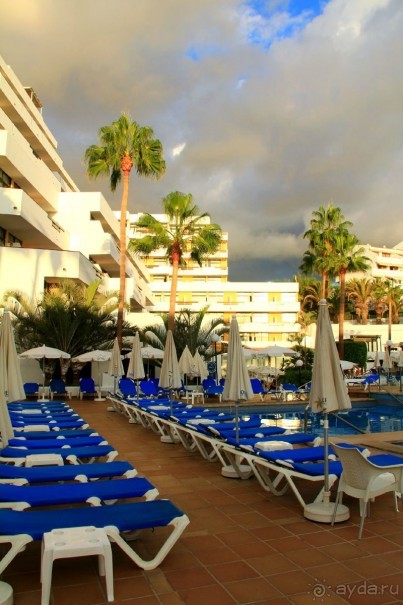 Вечером у океана было солнце, в тылах сплошные тучи.