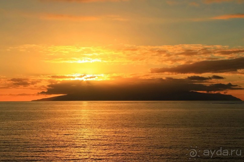 Это просто БОНУС. Закат, вид на Ла Гомеру. Снимала со стороны пляжа, где загорала.