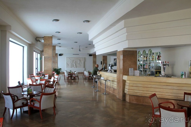 Холл отеля. Левая часть