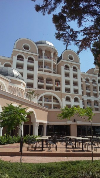 Отдыхал в период Евро-2016. Победителей матчей можно определить по флагам