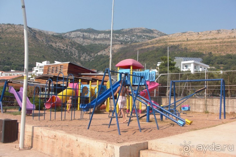 бесплатная детская площадка на набережной у городского пляжа