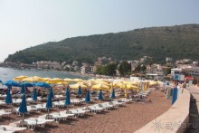 городской плаж Петроваца, таким он бывает только когда уже никто не купается! В сезон там трудно увидеть даже песок!